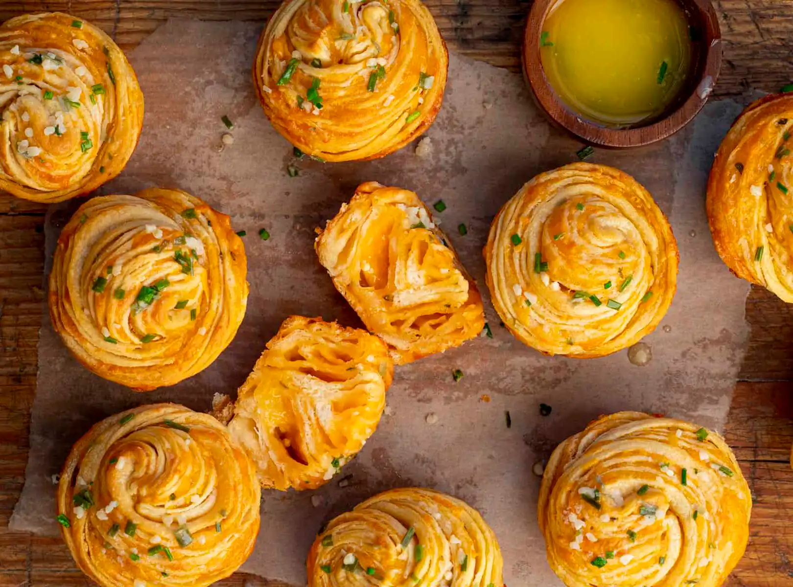 Cheesy Garlic Cruffin