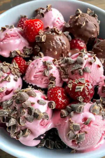 Chocolate Strawberry Frozen Yogurt Bites taken with iphone 15 pro max --iw 2 --ar 4:5 --v 6.0 --raw
