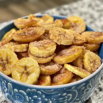 Quick & Easy Cinnamon-Sugar Air Fryer Banana Chips taken with iphone 15 pro max --iw 2 --ar 4:5 --v 6.0 --raw