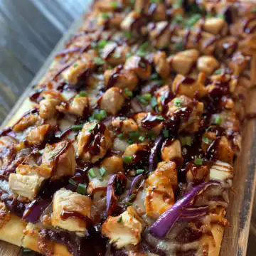 BBQ Chicken Flatbread taken with iphone 15 pro max --iw 2 --ar 4:5 --v 6.0 --raw