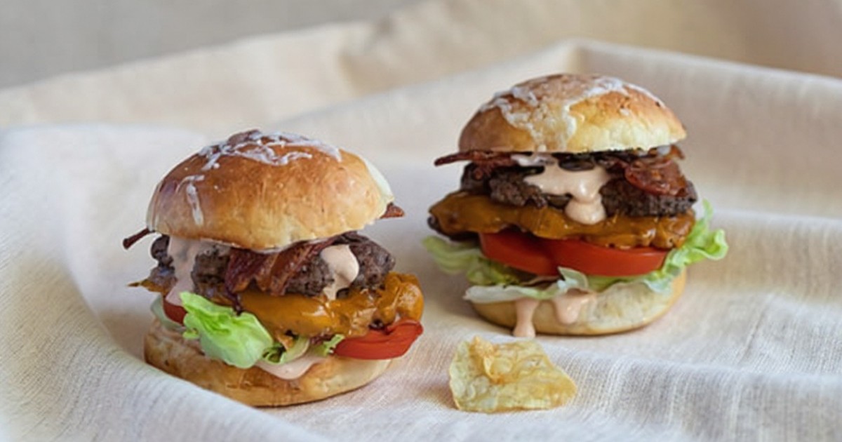 Mini smash burgers