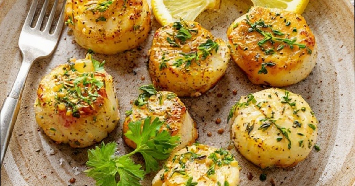 Pan-Seared Scallops with Garlic Butter